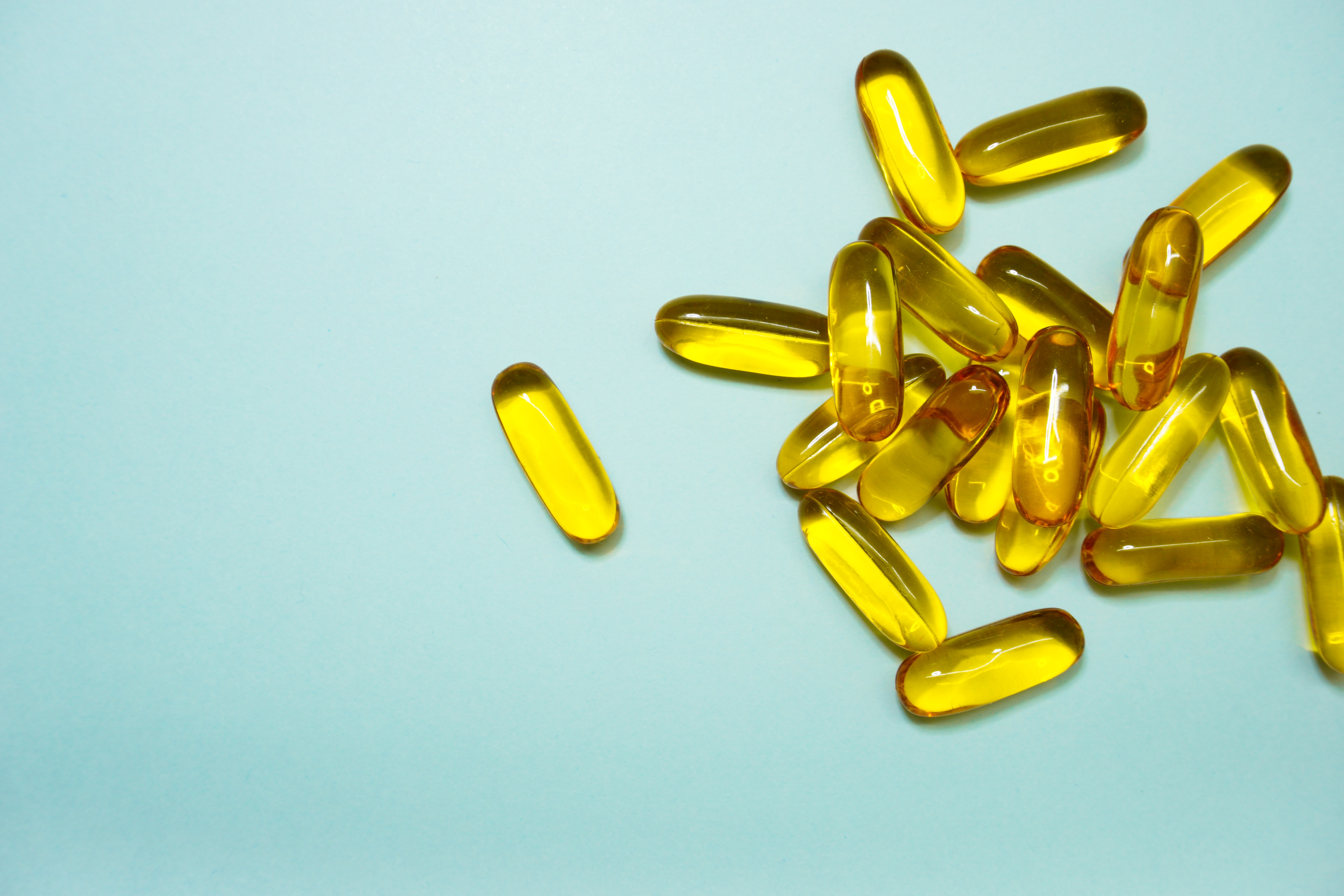 Omega-3 helpt bij het verlagen van de bloeddruk, het verbeteren van de gezondheid van hart en hersenen en het stimuleren van het uiterlijk van haar, huid en nagels.